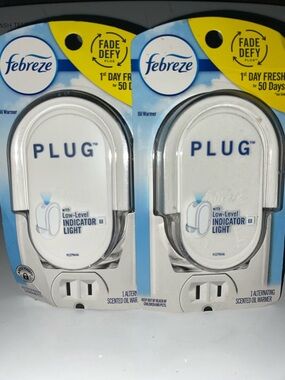 Febreze White Plug-In Oil Warmers Duo